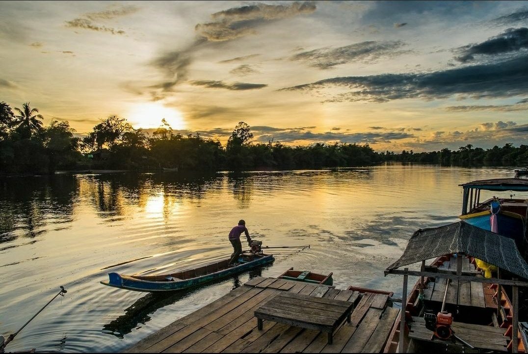 Manxho_'s tweet photo. On the left is a view from a village called #ChiPhat in Cambodia!
On the right is a view from a village called #Khowang in India!!
We request you to visit villages and support their local tourism. There is always so much to learn about their cultures and traditions!
#sunsets https://t.co/rEJM5004gA