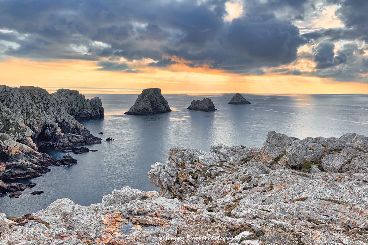 🇫🇷 Pointe de Pen-Hir
Crozon Peninsula, Finistère
Brittany
©Veronique Derouet January 2021
#crozon #camaret #pointedepenhir #finistere #brittany #bretagne #clouds #sky #sunset #sunsetphotography @ThePhotoHour