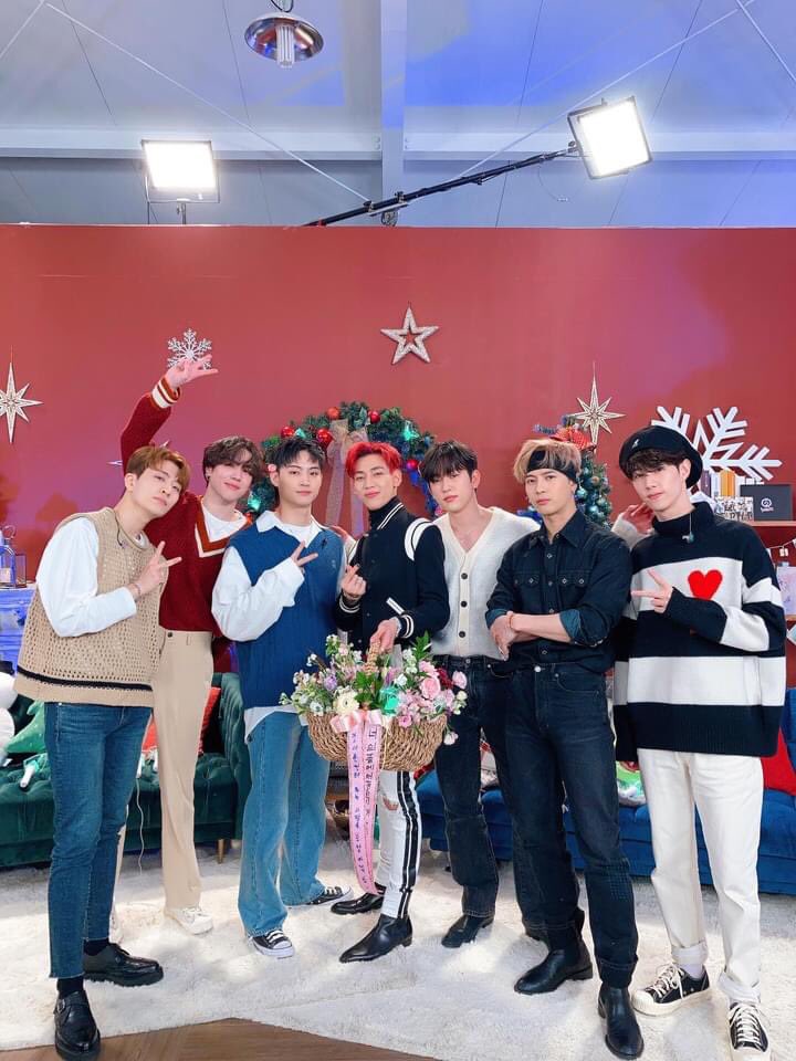 jinyibam's tweet photo. debut as 7, stayed together as 7 for 7 years, left the company as 7 after 7 years 💚

#GOT7FOREVER https://t.co/fKxMHr4NaQ
