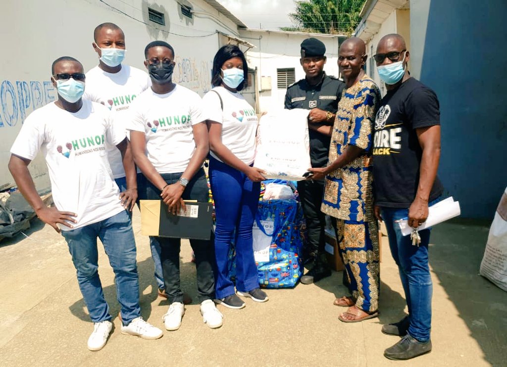OHunop's tweet photo. Dans le cadre de ses activités de soutien aux Maisons d'Arrêt et de Correction (MAC) de CIV, l'ONG HUNOP, accompagnée d'un représentant de la CRDH du Sud-Comoé a procédé, le 09/01/2021, à une remise de dons à la MAC de Grand-Bassam.
https://t.co/Vpr2D9iUth https://t.co/7MprfEhmtL