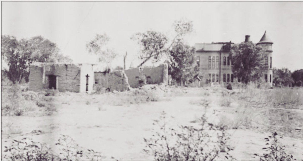 CityofPhoenixAZ's tweet photo. We are looking south through the desert toward Van Buren and 5th Ave. in #1890s Phoenix. Back then the old #adoberuin on the left could be seen. Clark Churchill's mansion on the right became the high school. Thanks Steve Schumacher for the info. #PHX #oldhighschool https://t.co/lyaWwzwvtg