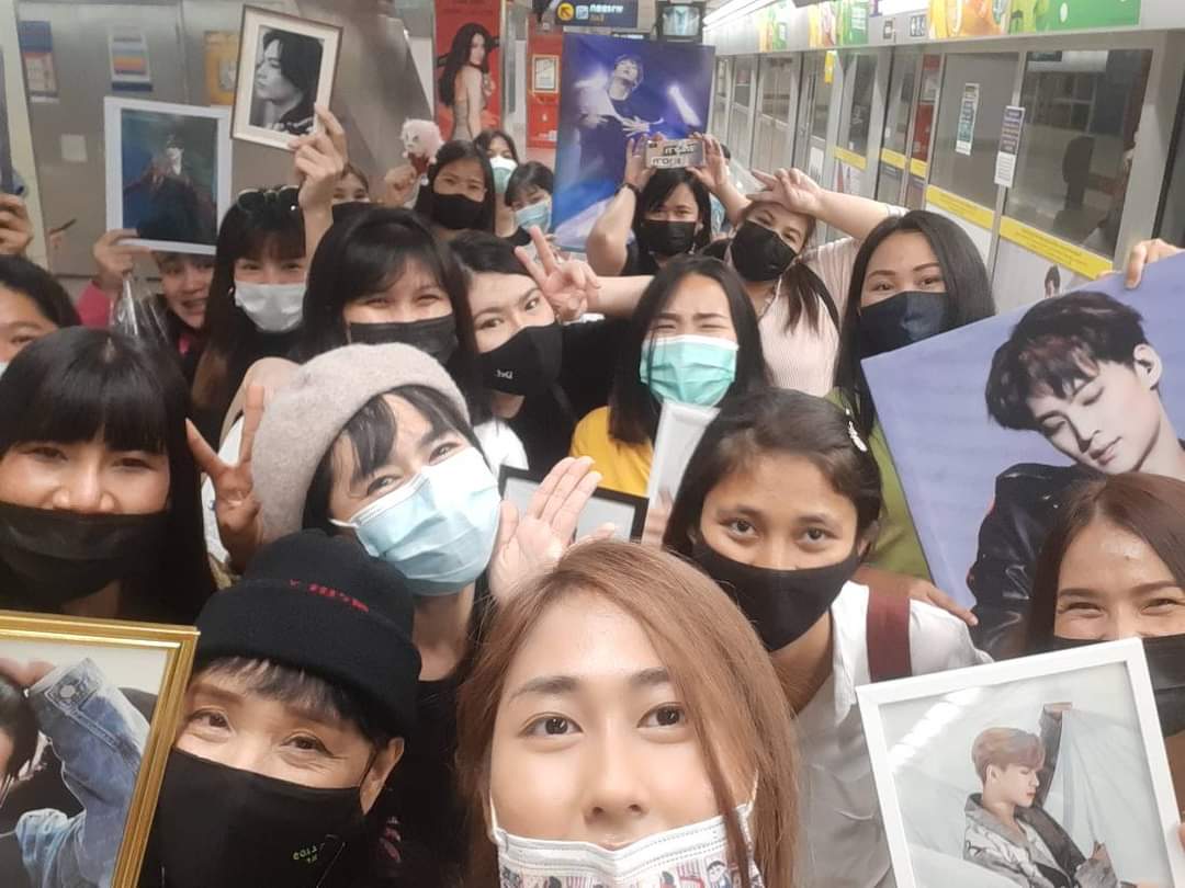 nanny_sali's tweet photo. พองานเลิก.. ความวุ่นวายจึงบังเกิด
#เพื่อนติ่งใหม่หาได้ตามงานโปรเจค
#อากาเซ่ #JB_FriendZoneproject https://t.co/yMc9loBTuo