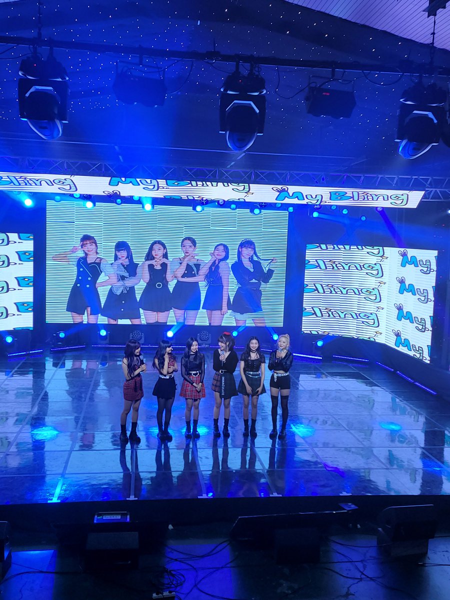 [💚]

오늘은 #마이블링 의 첫 공연 이였습니다 🎤🎤
와주신 팬분들 감사합니다 ~ !!
못보신분들은 다음번 공연에 놀러와주세요!

#아랑 #하린 #희선 #타카라 #지은 #민지
#MyBling