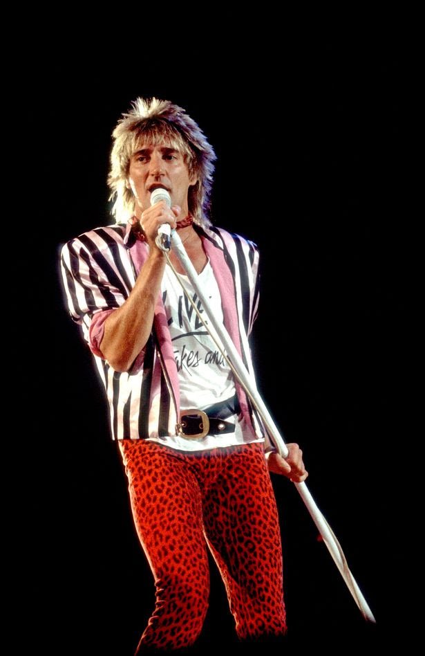 RodStuartSinger's tweet photo. A very Happy 76th Birthday @RodStewart and a very prosperous healthy 2021 everyone! 🥂🎉 https://t.co/22IOGefBYW