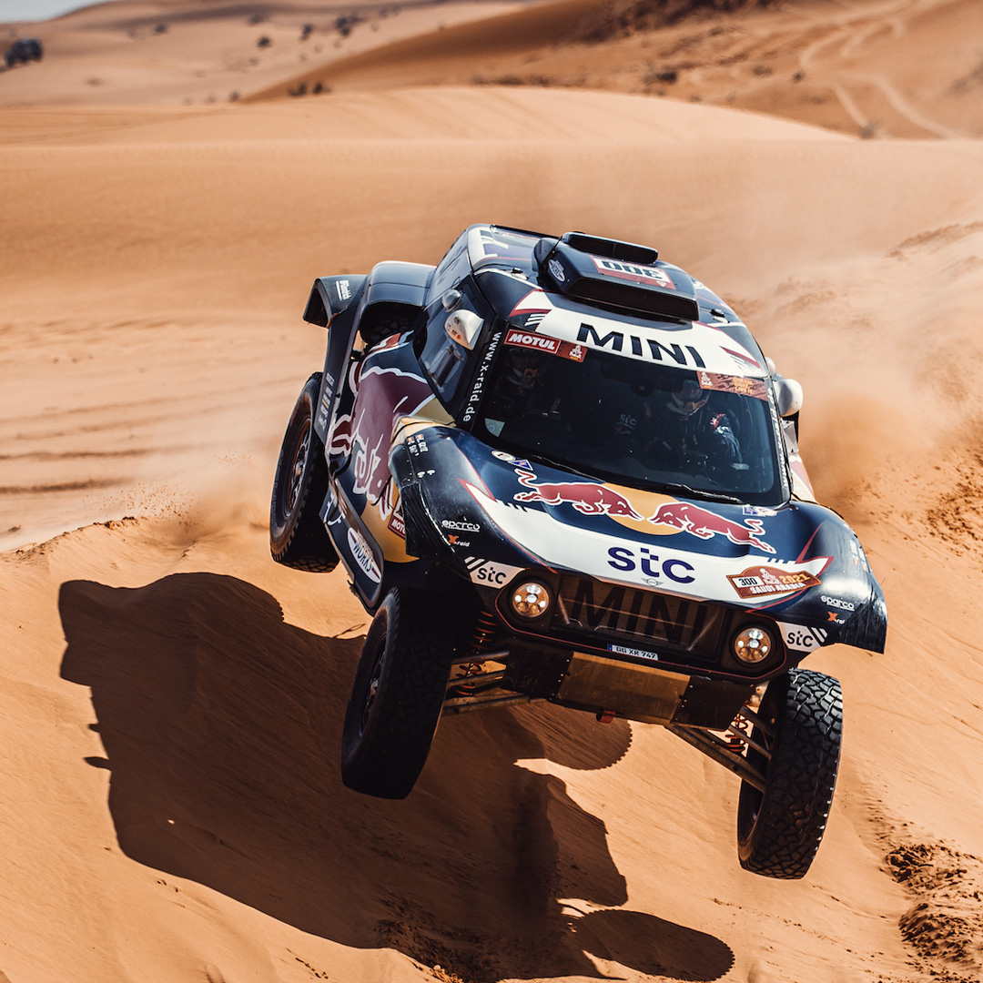 XraidTeam's tweet image. Dakar 2021 // Stage 6: 2nd and 3rd place for Stéphane Peterhansel und Carlos Sainz in their MINI JCW Buggy. Peterhansel further extended his overall lead @dakar