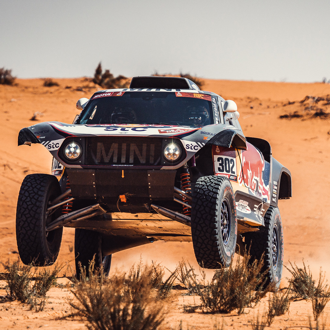 XraidTeam's tweet image. Dakar 2021 // Stage 6: 2nd and 3rd place for Stéphane Peterhansel und Carlos Sainz in their MINI JCW Buggy. Peterhansel further extended his overall lead @dakar
