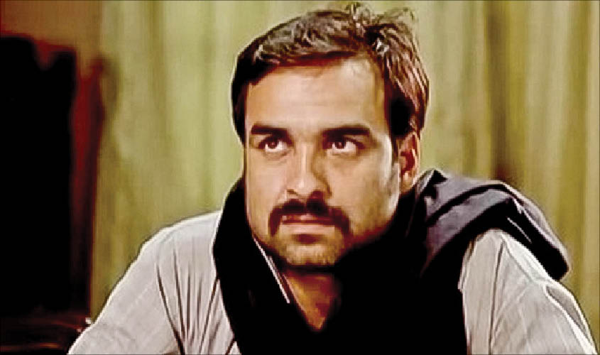 नवाजुद्धिन पछि अर्को सबैभन्दा सफल कलाकार बने पंकज त्रिपाठी। सुल्तान कुरेशीको यो भुमिका गरेपछि यी अर्का संघर्षरत कलाकारले त्यसपछि कहिल्यै पछाडि फर्केर हेर्न परेन। त्यसपछिका उनका सफलताका किस्सा यहाँ लेखेर साध्य लाग्दैन।