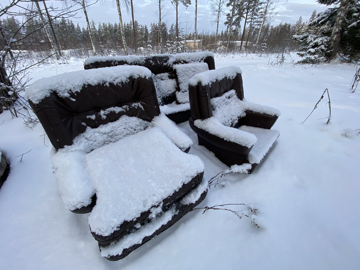 YrjoAho's tweet photo. Päiväkävelyn kuvasatoa #Valkamanranta #Saimaa #Saimaankaupunki #sää #pilvet #Rauha n aseman #CommodoreClass #lounge https://t.co/ZK0eLmIj4e