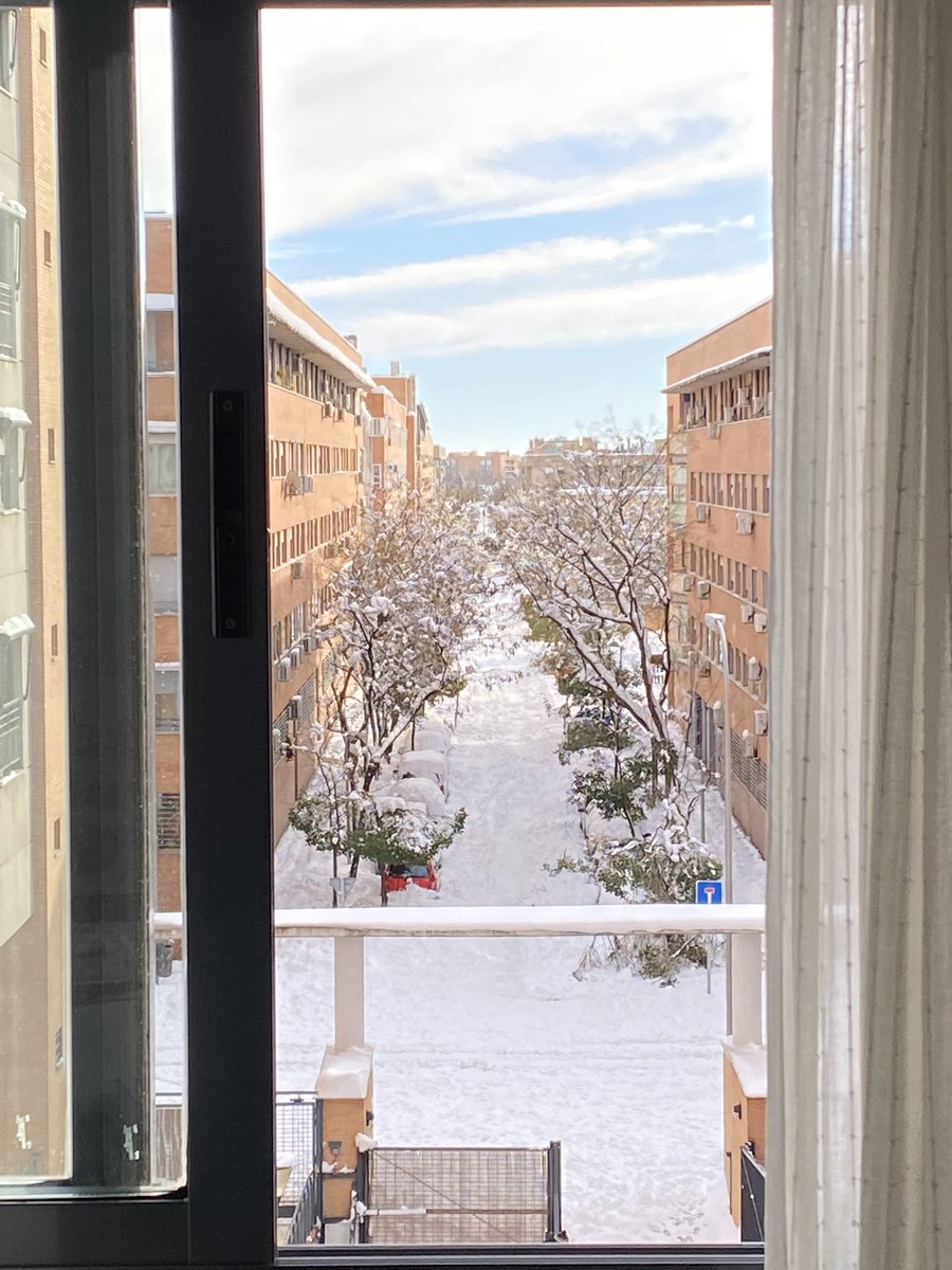 MagiaAmaia's tweet photo. Bye, Bye Filomena 👋 #Filomenamadrid #Filomena #NevadaEnMadrid #Madrid #NieveenMadrid #ByeByeFilomena #AdiosFilomena https://t.co/EaMjHkXBfO