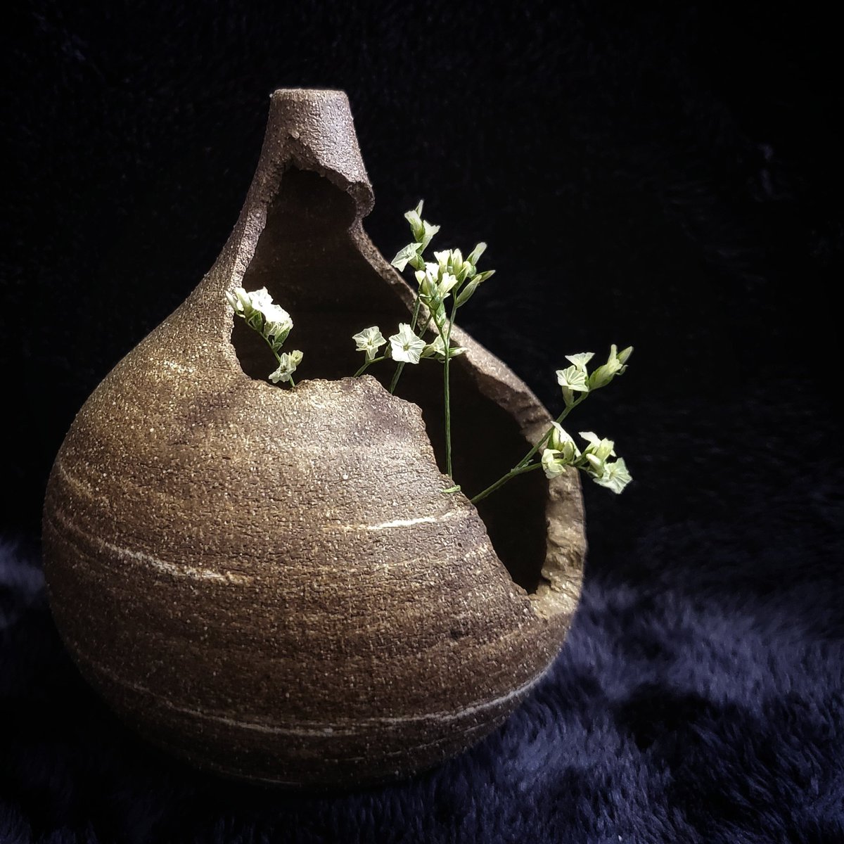 cpertamlisc's tweet photo. Hope to bring you all a little comfort in these difficult days, as long as we still breathe, everything will be fine.

＜洞 II＞

#pottery #ceramics #potteryhk #hkceramics #ceramicdesign #art #artwork #ceramicart #clay #stoneware #wheelthrownceramics #cpertamlisc #hkartists #hk https://t.co/ZJFGelBuCp