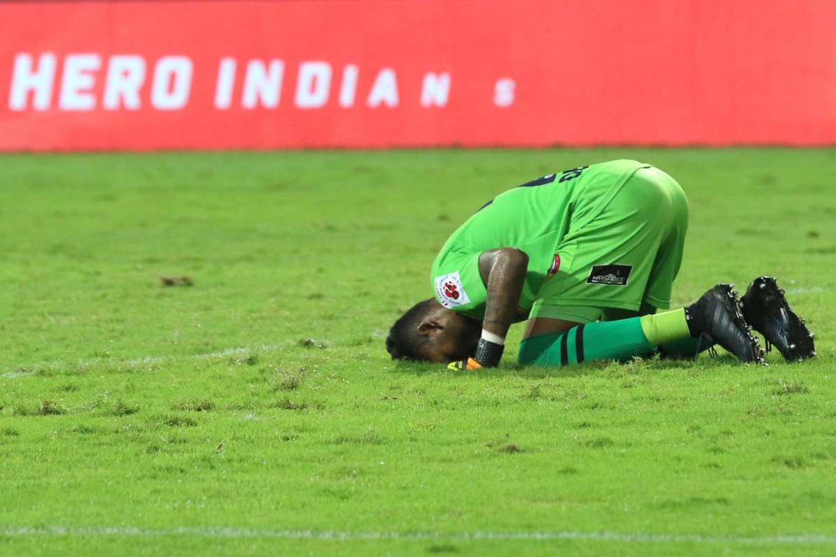 eastbengal_fc's tweet photo. "ও আমার দেশের মাটি, তোমার ’পরে ঠেকাই মাথা।"
#BFCSCEB #ChhilamAchiThakbo #JoyEastBengal #SaveJit #ISL https://t.co/VmpJWOEuRV