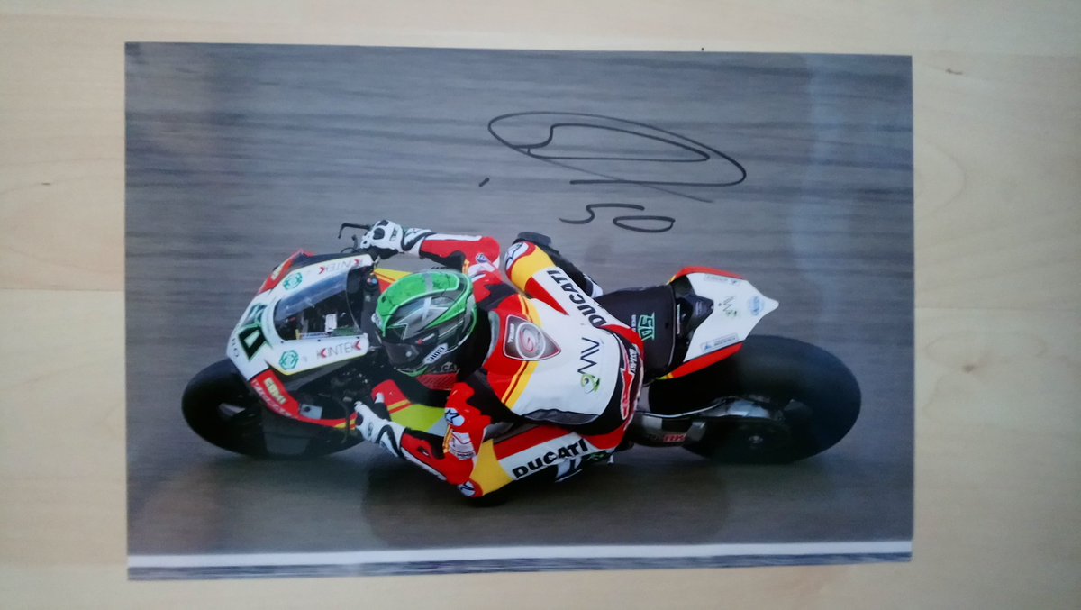ELavertyFC's tweet photo. 🍀 Win signed photo from @eugenelaverty 🍀 
#competition

🍀 To enter follow us on Twitter and retweet this post... 🍀 
#FollowandRetweet 

Best wishes for the year everyone and good luck with the competition 🍀 🍀 https://t.co/8vRT4o8o87