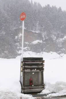 @kntn_okd 消火栓や道路標識の高さによっても、雪の多さが分かるようです☃️ 