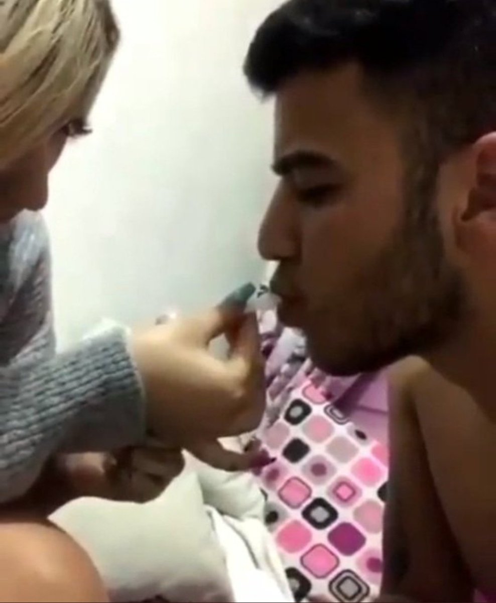 Ezhel’ e “uyuşturucuya özendirmekten” dava açan devlet bu görüntüleri de görüp “gereğini” yapar umarım..
Bu arada bir kez daha söyleyelim ÜMİTCAN UYGUN KATİLDİR. 
#umitcanuyguntutuklansin