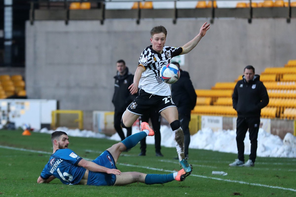 bkmsportsagency's tweet photo. @alexhursty15 in full flight during @OfficialPVFC 3-0 win over Grimsby yesterday π―β«οΈβͺοΈππ»ππ»ππ» #BKMfamily #vale #flyingwinger #brightfuture #pvfc https://t.co/sBWRzXxyKZ