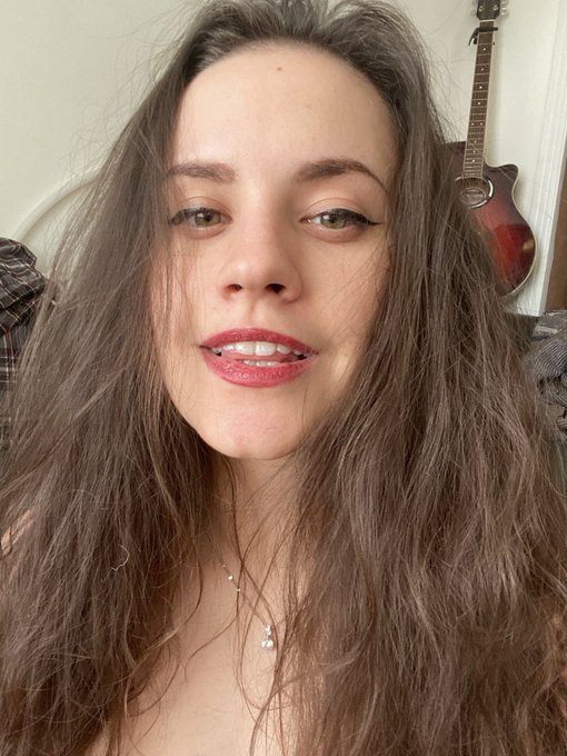 awaiting ur spermies https://t.co/LUg8APYiEc