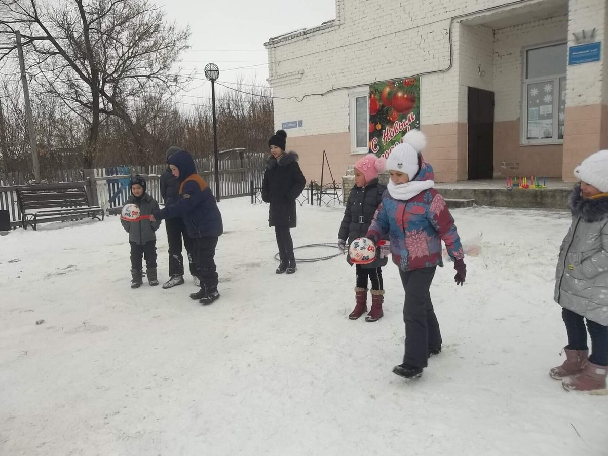 Зимние каникулы веселые, задорные. Проходят в Волчанском клубе с конкурсами, соревнованиями, шутками и звонким детским смехом!
#УльяновскаяОбласть #Радищевскийрайон