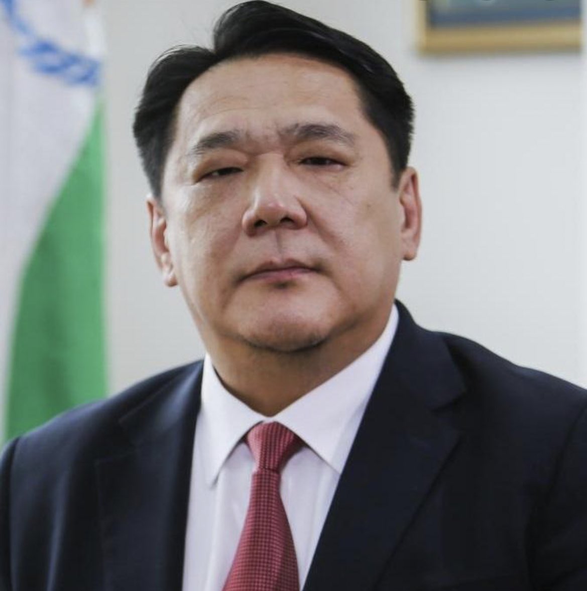 ХСҮТ-ийн эмч нарын увайгүй, мөнгөний шуналд автсан энэ тогтолцоо бол өчигдөр, өнөөдөр гэнэт бий болоогүй. Тогтолцоо бол дор хаяж 5 жилийн турш хэвшсэн тогтсон зүйл байдаг учраас тогтолцоо гэдэг. Үүнд Эрдэнэхүү, Чинбүрэн, түүний өмнөх Төмөрбаатар гд захиралууд хариулах ёстой шүү.