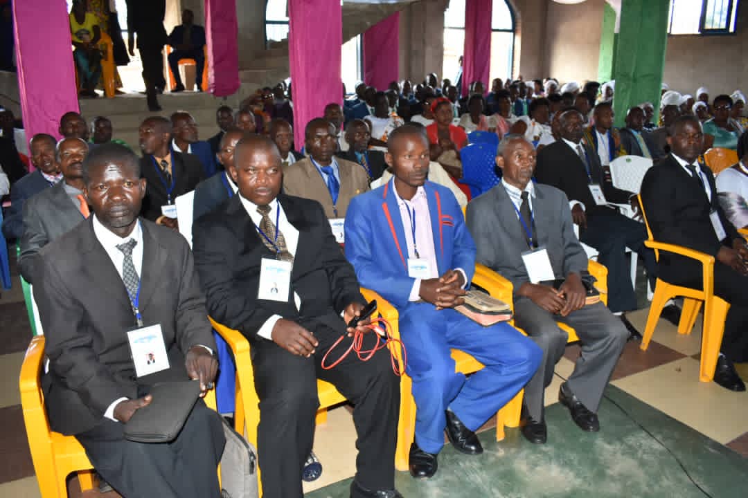HonSinzohagera's tweet photo. #Burundi Ntawundi azoshitsa ivyawe atari Imana ari naco gituma wohanga amaso yawe Uboraho, Kuko niwe azi ivyawe ntawobishitsa atabizi. Nayo iteramira ijambo ryayo kugira ngo irishitse, ntihinduka nk'umwana umuntu ariko ngo yarirahiye ko atawundi azorishitsa atari Uboraho. https://t.co/UAgf6eunKR