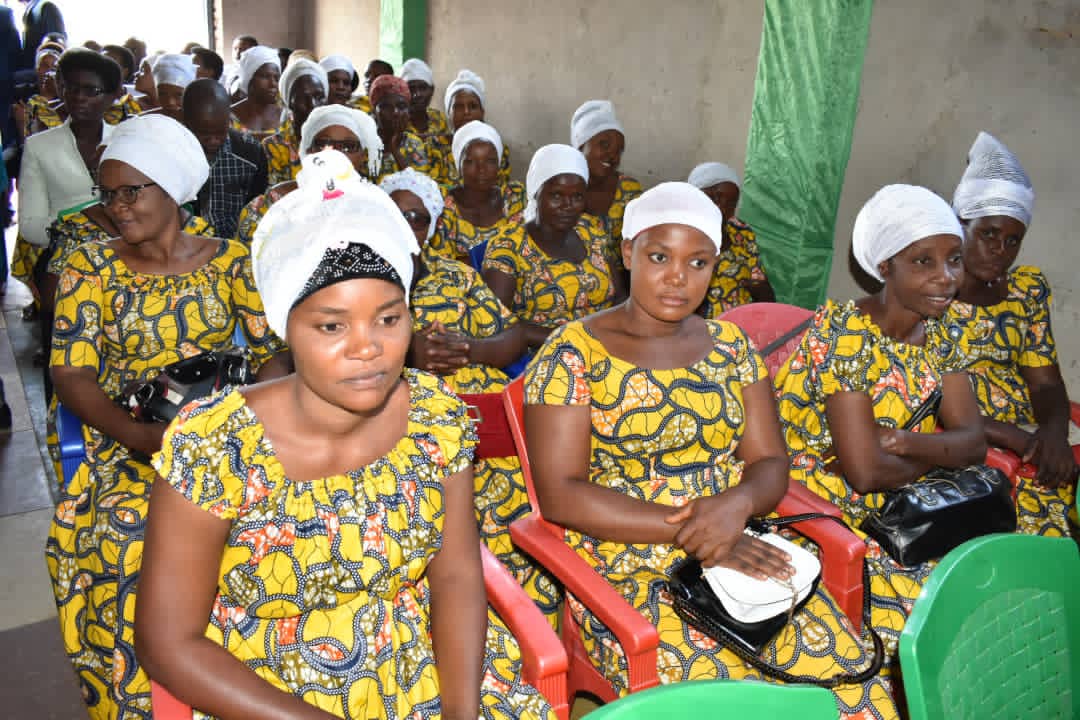 HonSinzohagera's tweet photo. #Burundi Ntawundi azoshitsa ivyawe atari Imana ari naco gituma wohanga amaso yawe Uboraho, Kuko niwe azi ivyawe ntawobishitsa atabizi. Nayo iteramira ijambo ryayo kugira ngo irishitse, ntihinduka nk'umwana umuntu ariko ngo yarirahiye ko atawundi azorishitsa atari Uboraho. https://t.co/UAgf6eunKR
