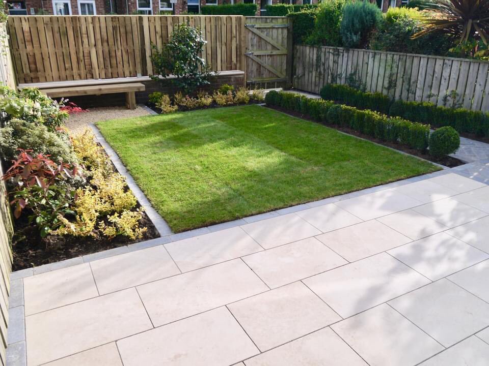 Lovely to use @StonemarketUK @MarshallsGroup #limestone paviours & #marble flags in creating this little south facing sunny #frontgarden #victorianterrace #victorianhouse #garden #path #paving #gardendesign #landscape #gosforth #Newcastle