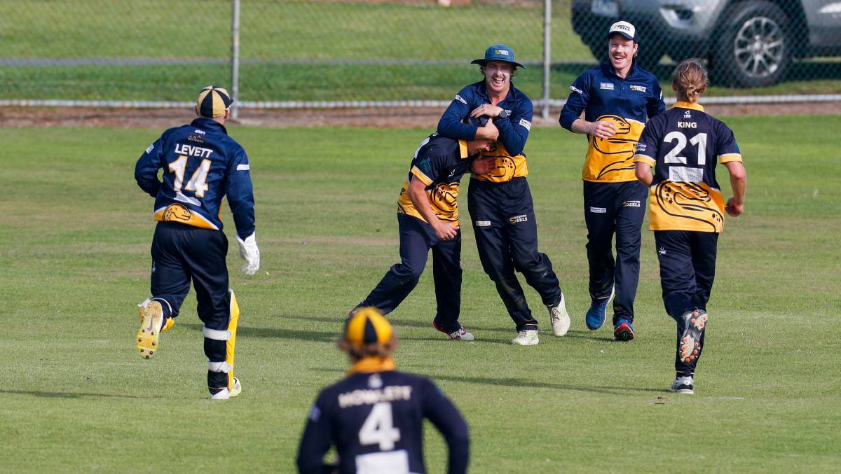 NW_Eels's tweet photo. WOODFORD EELS ONE-DAY PREMIERS 2020/21

What a day for the boys, going back to back in the Grand Final of the One-Day Competition!

Congratulations to player of the match Bailey Jenkinson on his 83 runs, as well as his 9 overs returning 0/16. 

💙💛 #slipperyeels 🏆 https://t.co/fRKDKqnHG5