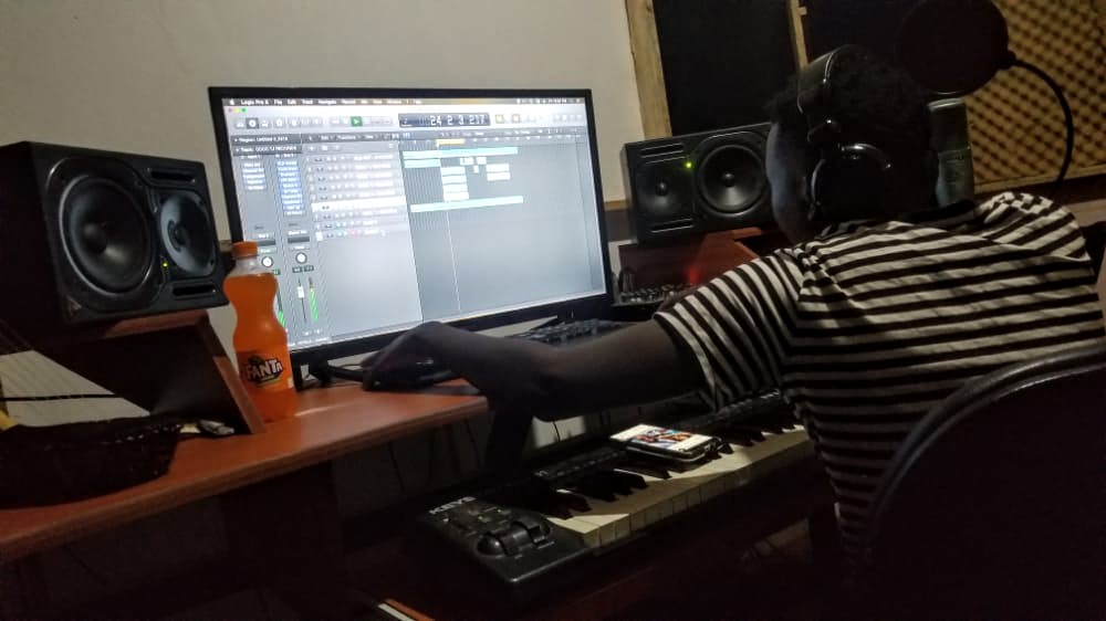 LeghacityM's tweet photo. 2021, we already working on those new bangers #Bibyo #Leghacity #Gangstalicious https://t.co/zfFQ4NjnqS