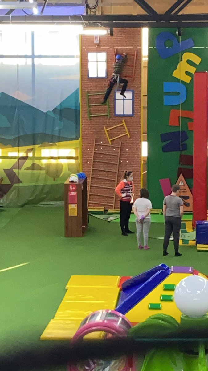 Juliaviv1's tweet image. Воскресное утро
#funjump СПб
Детям тут супер!