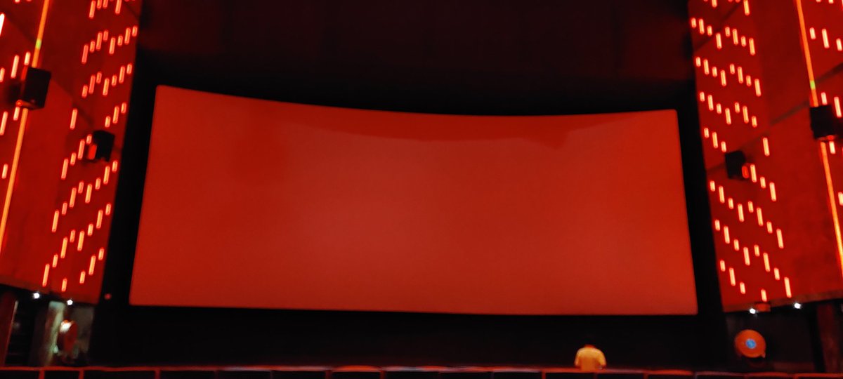 aravindkishore5's tweet photo. @rakkicinemas  just wow!!! #RakkiMainScreen  after 8 months renovated and  aayirathil oruvan in it
What else a movie fan need!🖤🙏
Waiting for #MasterAtRakki !! https://t.co/QKFg7dODKS