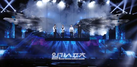 jimintoday__'s tweet photo. 제35회 골든디스크어워즈 퍼포먼스 기사사진(1)

#BTS #방탄소년단 @BTS_twt https://t.co/Mld8naMWyt