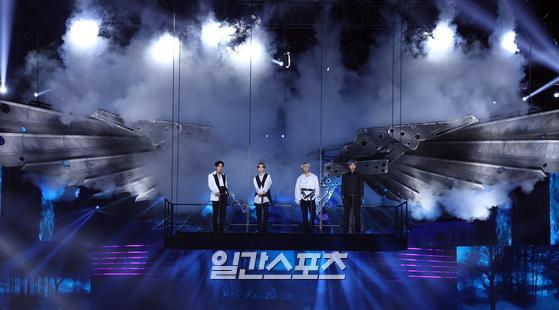 jimintoday__'s tweet photo. 제35회 골든디스크어워즈 퍼포먼스 기사사진(1)

#BTS #방탄소년단 @BTS_twt https://t.co/Mld8naMWyt
