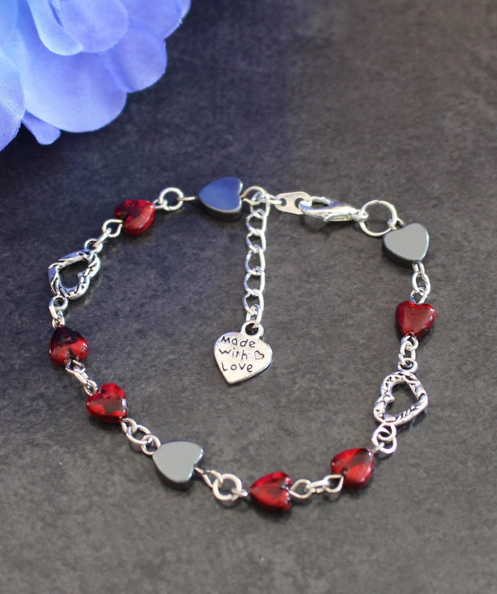 Share some love ❤️ #etsy shop: Keisa's Dark Love Heart Charm Link Bracelet only £6.99 free  P&amp;P #red #heart #love #lovefriendship etsy.me/3se7PEv
⁦<a href="/Etsyseller/">Stephanie Maher</a> #ValentinesDay #specialgift #madewithlove ⁦<a href="/earlybiz/">#EarlyBiz</a>⁩ ⁦@WhatsNewRaeSB2⁩ ❤️