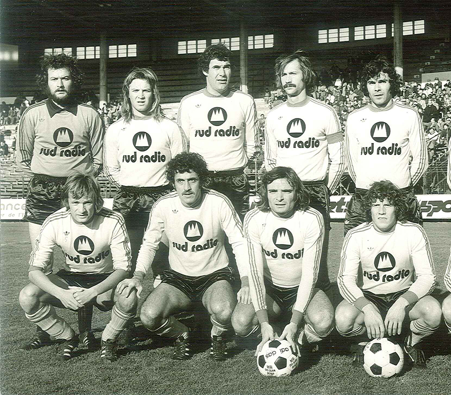 Par conséquent, les supporters toulousains espèrent une montée du club en D1, au vu des résultats tout à fait convenables des violets en D2. Cependant, la saison 1977/1978 est cauchemardesque pour les occitans, qui passent tout proche d’une relégation en troisième division.