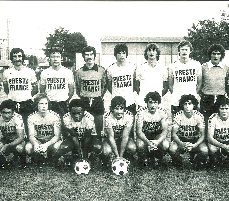 Par conséquent, les supporters toulousains espèrent une montée du club en D1, au vu des résultats tout à fait convenables des violets en D2. Cependant, la saison 1977/1978 est cauchemardesque pour les occitans, qui passent tout proche d’une relégation en troisième division.