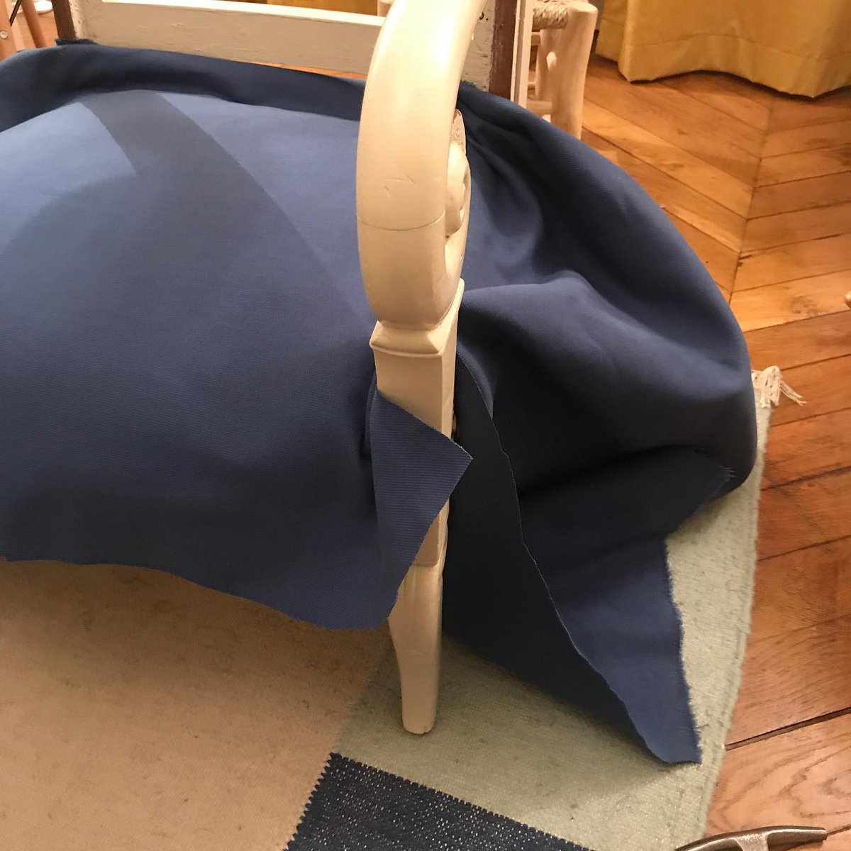 _the_chair's tweet photo. BLUE!! I’m gonna be BLUE! Here is the fabric we have chosen for this chair! This is one of the last steps in order to restorate the seating of this chair! This step is massive: it helps me truly believe that this chair…

📸 https://t.co/9fAMI01p3j via https://t.co/YNk4gtK1po https://t.co/B5nOfaWAxA