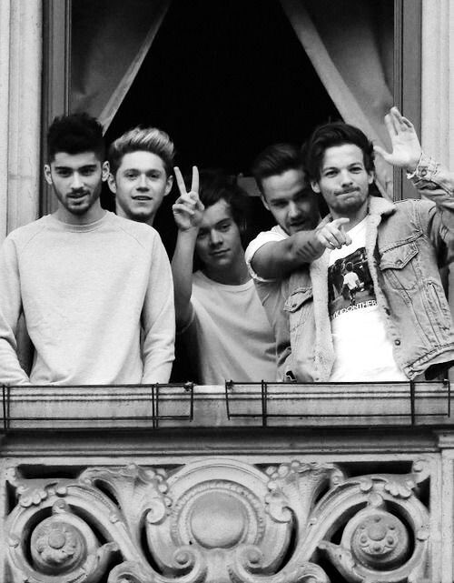 francystyless's tweet photo. Mi posso limitare solo a dire GRAZIE!
Sono la mia vita, sono tutto, sono la mia infanzia, il mio presente e il mio futuro. #LPFinalAct #LPShowAct4 #LPTheFinalAct #LPFinalAct4 #OneDirection https://t.co/EoKMxJZCmW
