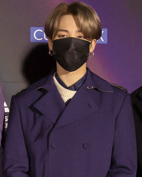 scftness's tweet photo. he's so prettyT__T https://t.co/xgerNh5BuB