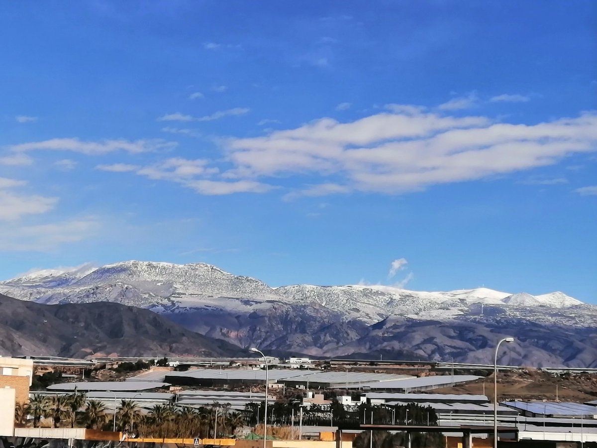 aratygi's tweet photo. #SierradeGador y el #PechoCuchillo visto desde #Balerma #FilomenaAlmeria #nieve #dalías #celin #berja https://t.co/Zk2hugM8YF