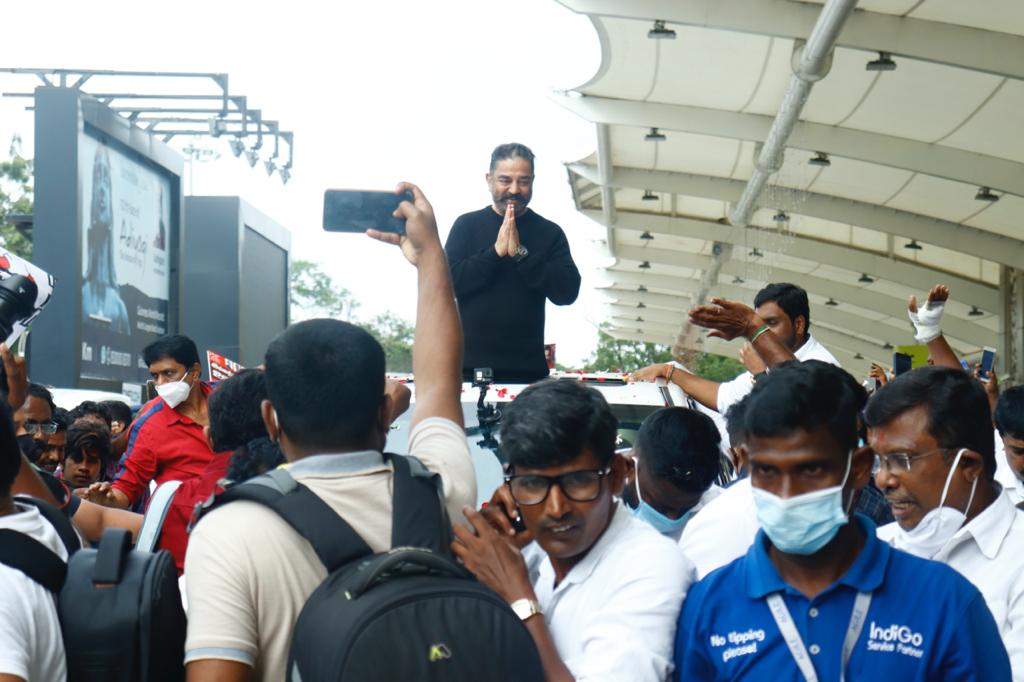 maiamofficial's tweet photo. 5 ம் கட்ட தேர்தல் பிரச்சாரத்திற்காக கோவை வந்தடைந்த தலைவர் திரு. @ikamalhaasan அவர்களை பொதுமக்கள் மற்றும் கட்சி தொண்டர்கள் உற்சாகமாக வரவேற்றனர்.

#LeaderforTN
#சீரமைப்போம்_தமிழகத்தை
#தலைநிமிரட்டும்தமிழகம் https://t.co/inJ4AuCfLv