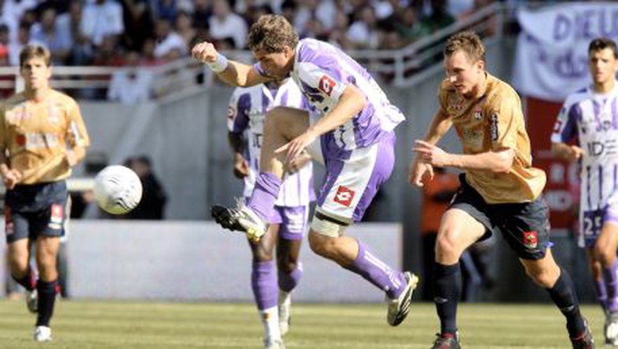 Le TFC est donc reversé en Europa League, mais cela ne sera pas un succès non plus.Cette saison 2007/2008 est d’autant plus compliquée que le club se maintient in-extremis en Ligue 1.