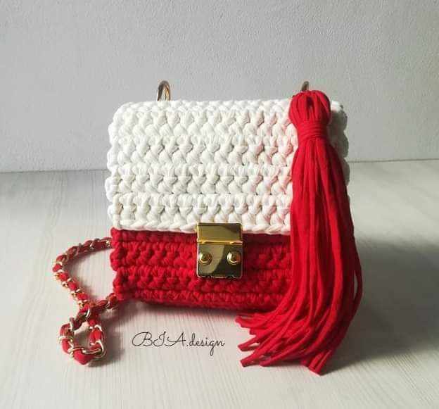 BIAdesign3's tweet photo. A beautiful #handmade bag
#handmadeRomânia #gift #girl #bags #sibiu https://t.co/TLxMqXnDLj