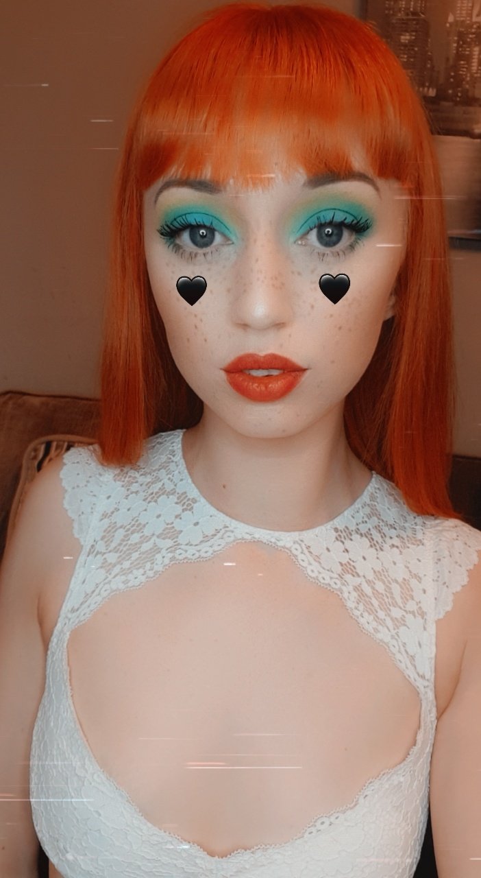 1 pic. I told my fella to fire up the D again. He said 'Jeez baby, you're insatiable.' Aww am I draining you babe? BUY ME A SYBIAN THEN! Duh... Spoilt Af https://t.co/gSDvSUwUYY