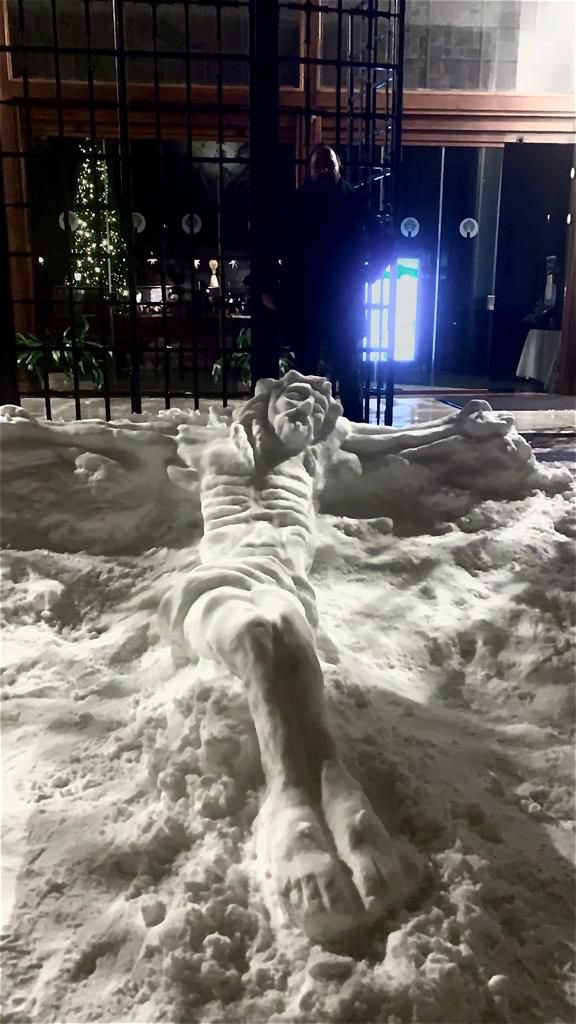 En la gran nevada Apareció entre el caos, Él siempre está con nosotros.
Obra de <a href="/tono_casado/">Toño Casado Garcinuñ</a> <a href="/pnspilarmadrid/">Parroquia del Pilar</a> #Filomenamadrid