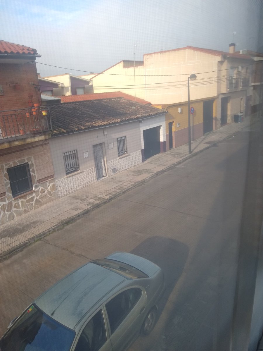 Diego_G_C's tweet photo. #FilomenaL6 en Talavera gracias al sol y el trabajo de los vecinos con agua caliente hemos podido dejar las calles a lo largo de ayer y la mañana de hoy sin restos de la nevada...👏👏👏 https://t.co/VPFegqjUZZ