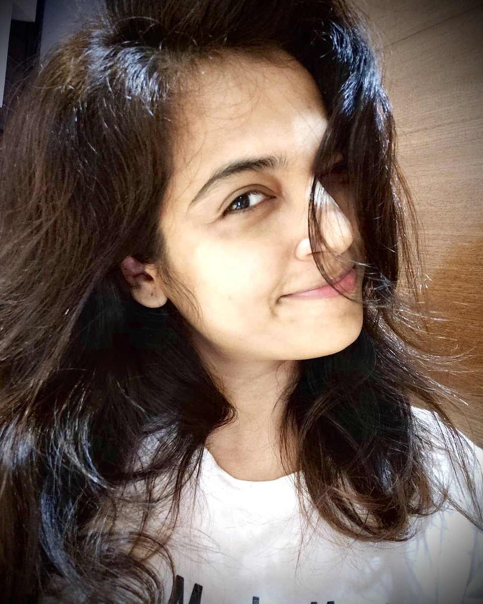 Y  #Ramya? She is real & I can relate to her, Full of life & positivity Evry frends group has a Ramya, the one who brings life in the gathering, the naughty vaalu, we can make fun of her she will nvr take it personal 1/n #RamyaPandian  #BeLikeRamya #BiggBossTamil  #BiggBossTamil4