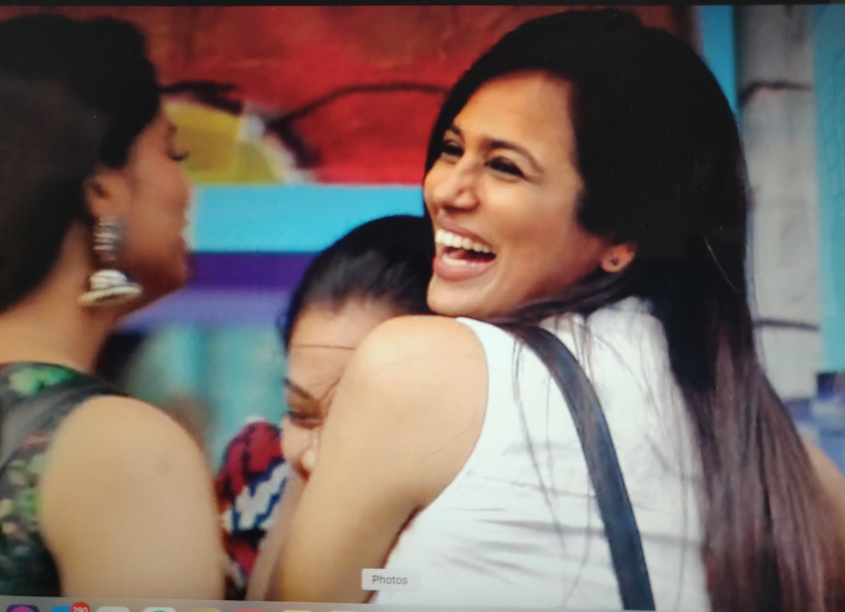 She sets & defines the mood wer she is. Ramya is not emotional or a drama queen, mingles easily. She will listen to ur inner feelings & also guide with the rite advice.1can be sure she will be behind u supporting alwys. Right or wrong she will tell u with a smile.2/n