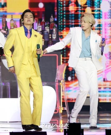 テテメディア】 210110 #GDA Dynamite 記事写真 黄色スーツのテテ💛