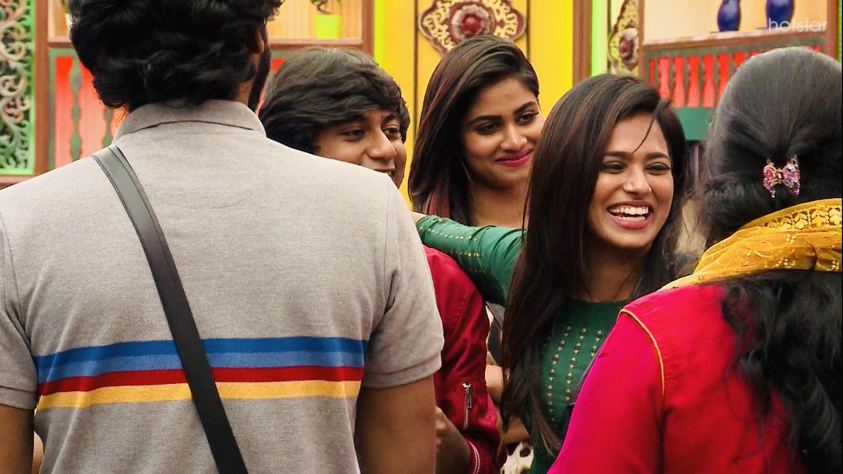 Ramya hs been consciously practicing +tvty, looking away frm -ves in ppl. Her defense mechanism is laughter n mokkai jokes, this quality helps her gel with ppl & keep the space arnd her happy. I hve seen even the grumpiest cntsnts loosen up & share a laugh wen they r with her.