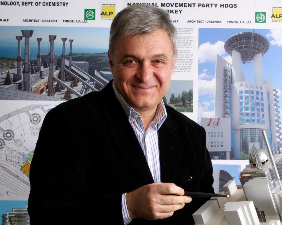 Çok kıymetli TÜRK evladını kaybettik.
Mekanın cennet olsun Ahmet hocam.
İnsanlığın ve Projelerinle hep anılacaksın...