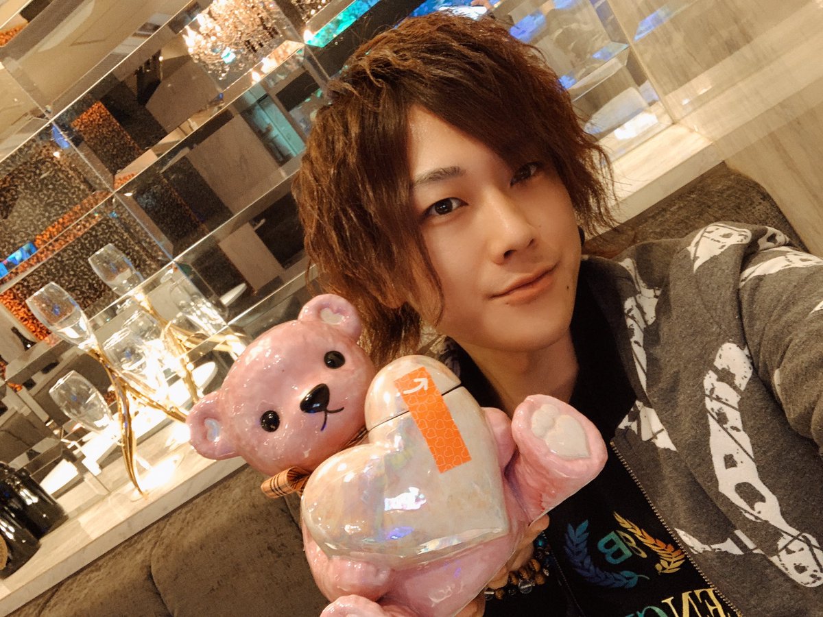 ACTkyo111's tweet photo. 日付変わったら誕生日…
店休日だけど祝って… https://t.co/FlBfEyDCFT